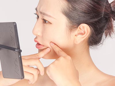 下巴上面长痘痘的原因